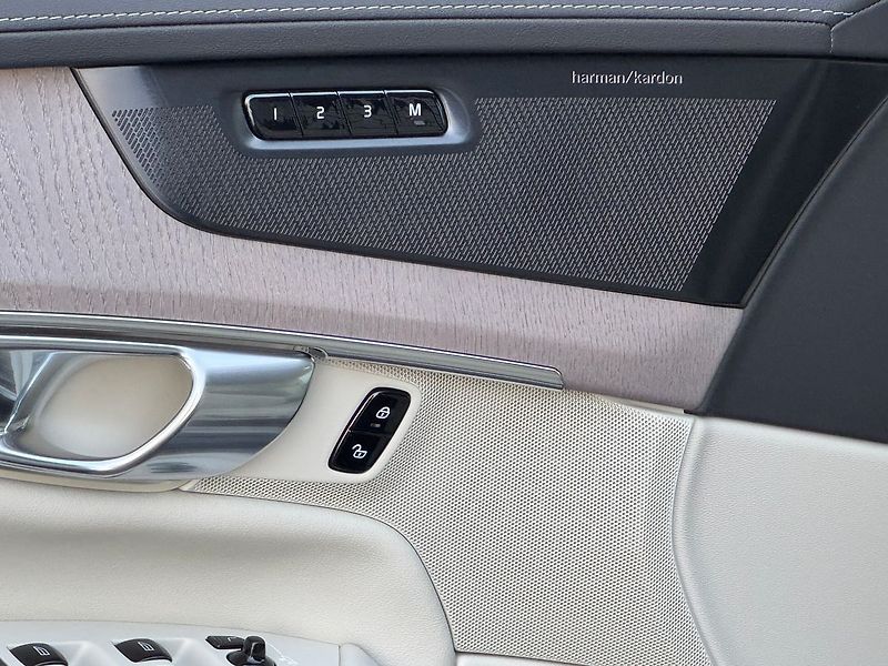 Volvo XC90 (2025) PLUS T8, ventilace, kamery 360 - fotka 8 z 22
