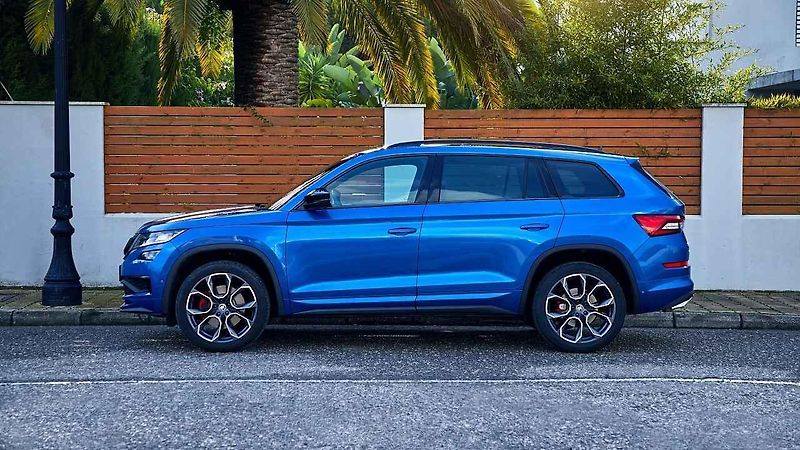 Vybírání vozu v showroomu Škoda Plus