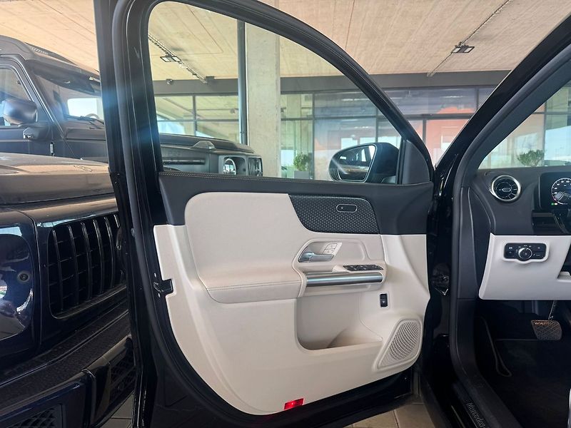 Mercedes-Benz GLA 200d 4MATIC - fotka 9 z 19
