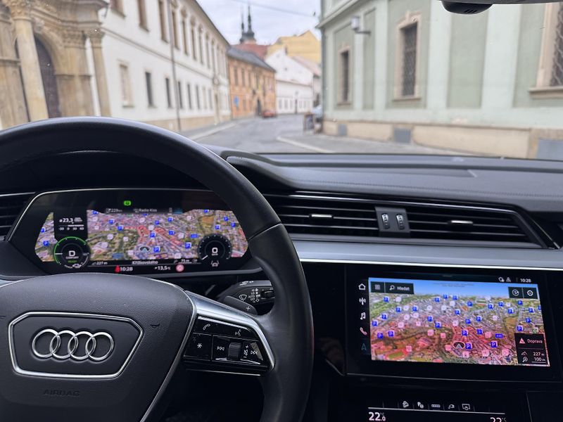 Audi e-tron (2022) 50 QUATTRO BUSSINES 1 Majitel - fotka 45 z 53