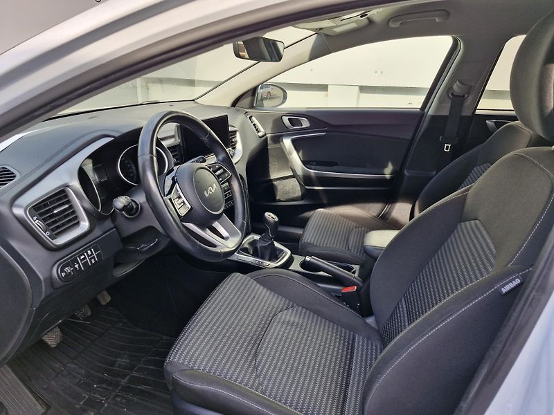 Kia Ceed  Top 1,5 T-GDI (118 kW) MAN - fotka 9 z 10