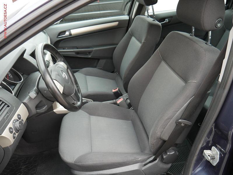 Opel Astra (2007) 1.7 CDTi, AC, STK4/28 - fotka 9 z 15