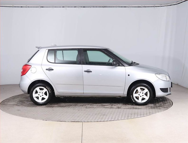 Škoda Fabia (2010) 1.2 12V, Tažné, zamluveno - fotka 6 z 16