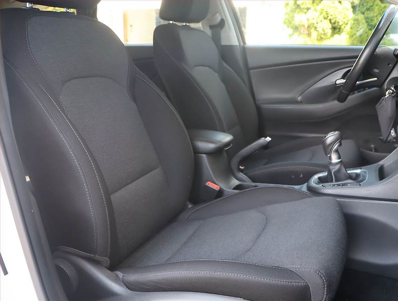 Hyundai i30 (2022) Family 1.5 T-GDI MHEV - fotka 9 z 15