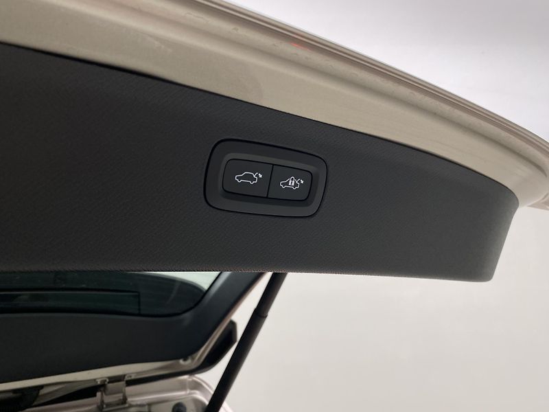 Volvo XC90 T8 AWD RECHARGE PLUS DARK CZ - fotka 36 z 73