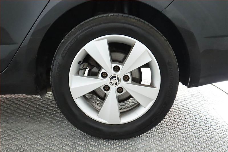 Škoda Octavia (2014) 1.6 TDI, Serv.kniha, Tempomat - fotka 15 z 20
