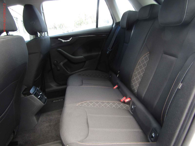 Škoda Kamiq (2021) 1.0TSi, 2.maj,ČR, LED, AC - fotka 10 z 18