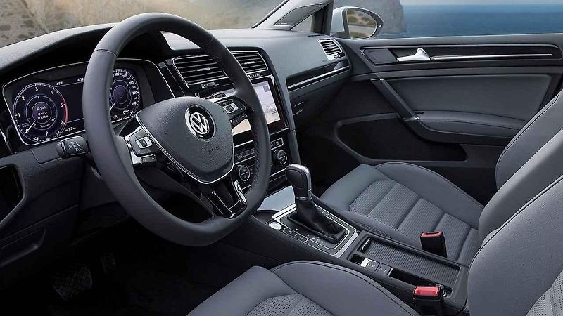 Fiat 500 nabízí i tuto variantu interiéru s příplatkem 37 000 Kč
