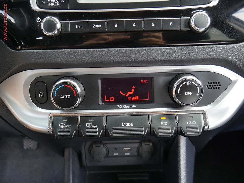 Kia Rio (2016) 1.4CVVT, AC, tempo, park - fotka 16 z 18