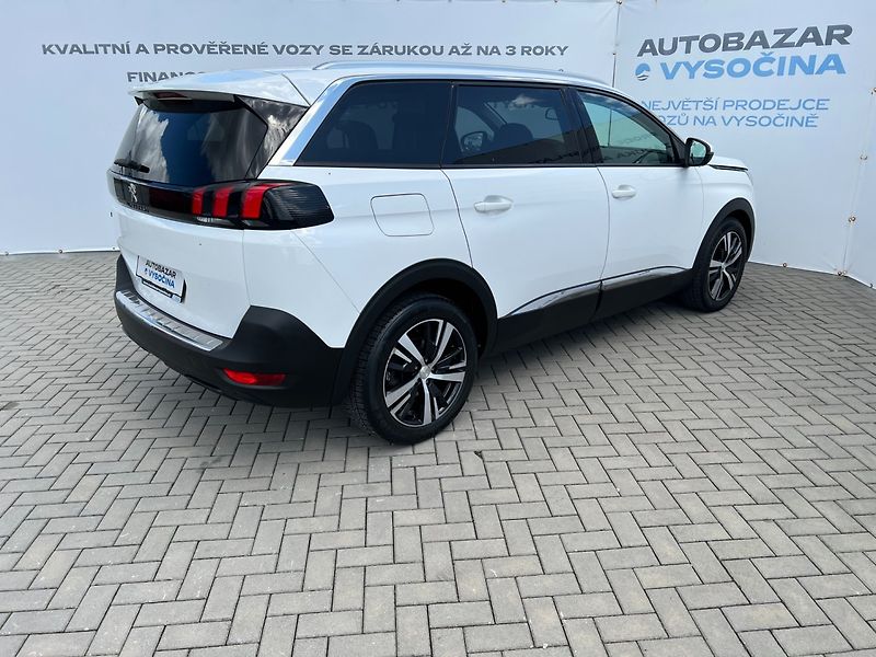 Peugeot 5008 (2018) 1.2PT 96kW A/T! 7míst! Allure! - fotka 4 z 41