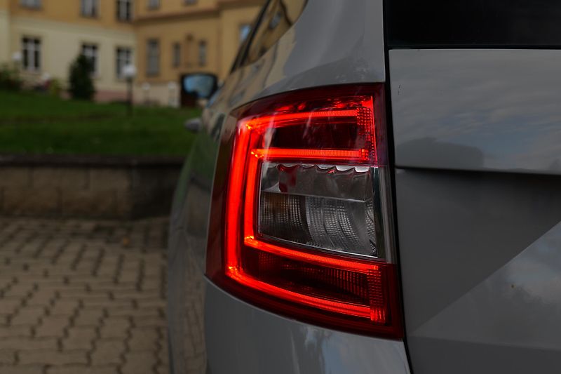 Škoda Octavia 2.0 TDI 135 kW RS Tažné - fotka 10 z 36