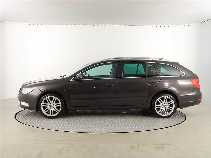 Škoda Superb (2011) Elegance 1.6 TDI, Navi - fotka 3 z 17