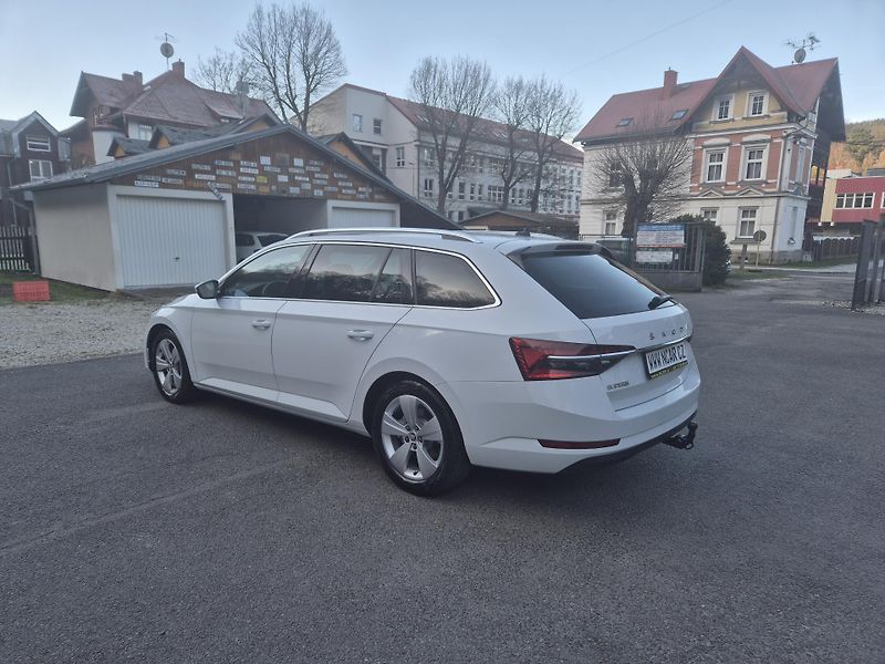 Škoda Superb Combi 2,0TDi DSG 110kw 17ALU - fotka 4 z 44