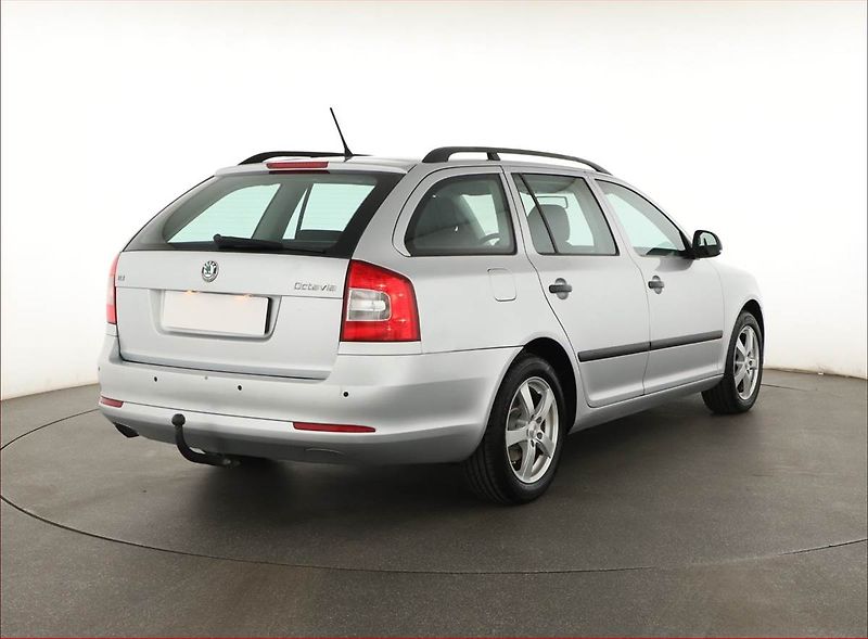 Škoda Octavia (2012) 2.0 TDI, Park. senzory - fotka 5 z 12