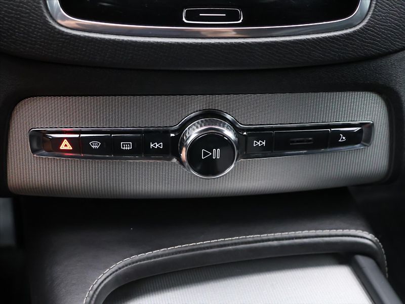 Volvo XC90 2,0 D5 165kW 4x4 Aut. R-Design - fotka 29 z 40