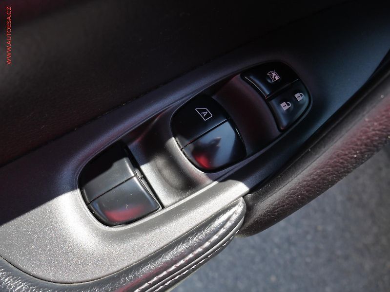 Nissan X-Trail (2014) 1.6dCi, AC, TZ, park.čidla - fotka 12 z 20