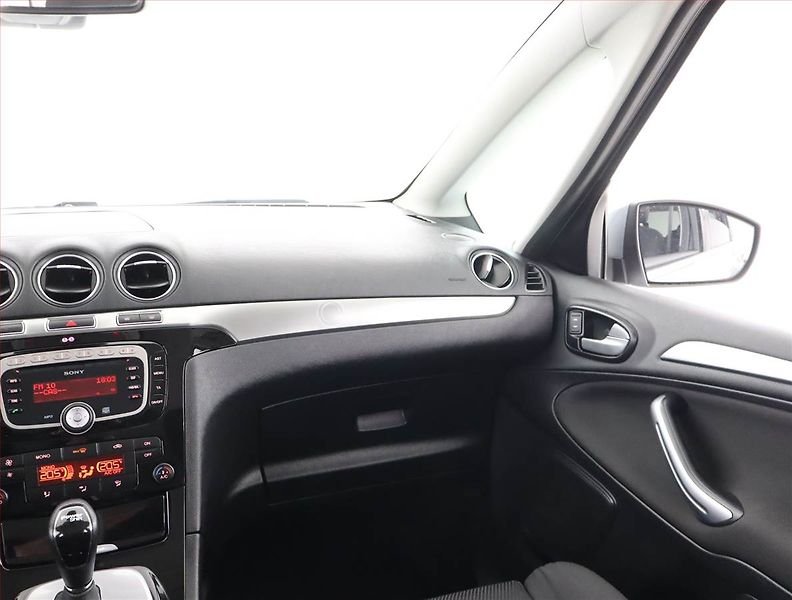Ford S-MAX (2012) Titanium 2.0 TDCi, Automat - fotka 8 z 21