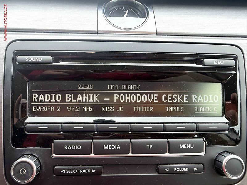 Volkswagen Passat (2012) 2.0TDi, DSG, výhřev sed - fotka 16 z 17