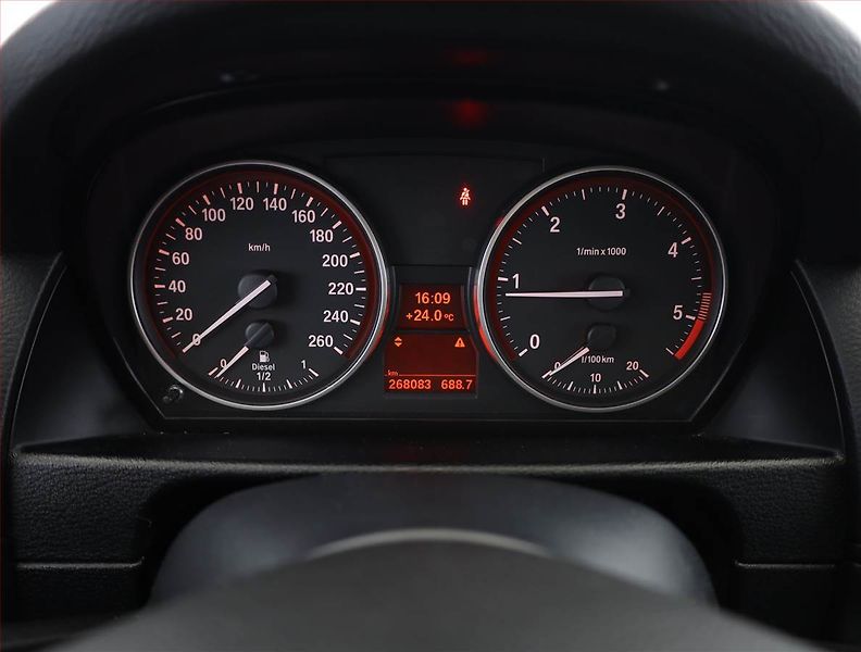 BMW X1 (2010) xDrive20d, 4X4, Serv.kniha - fotka 9 z 15