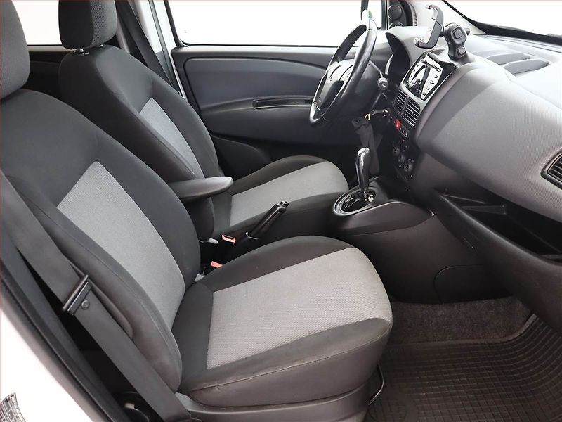 Fiat Dobló (2011) 1.6 MultiJet, 5Míst - fotka 7 z 11