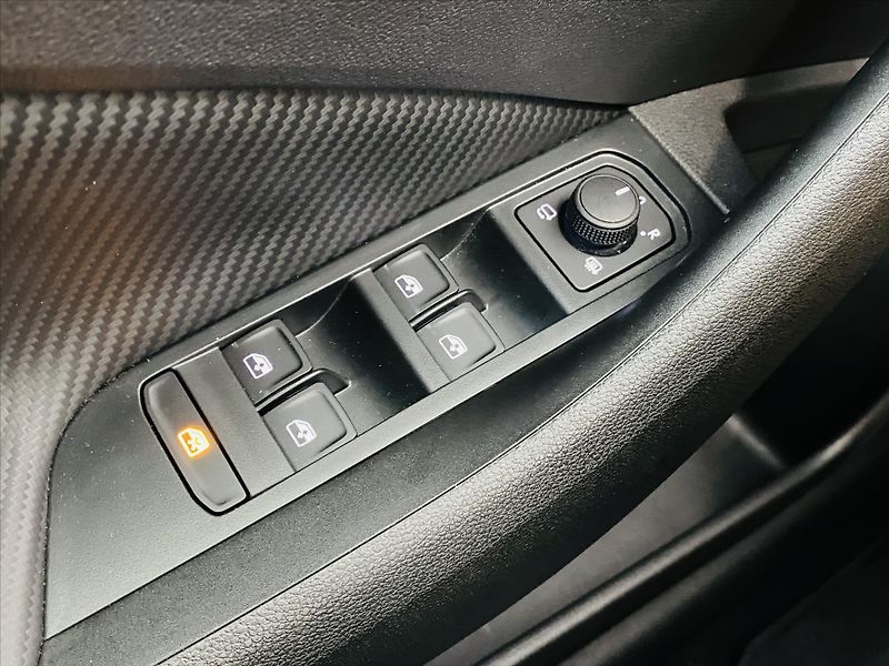 Škoda Scala 1,0 TSI 85kW DSG Monte Carlo - fotka 19 z 27