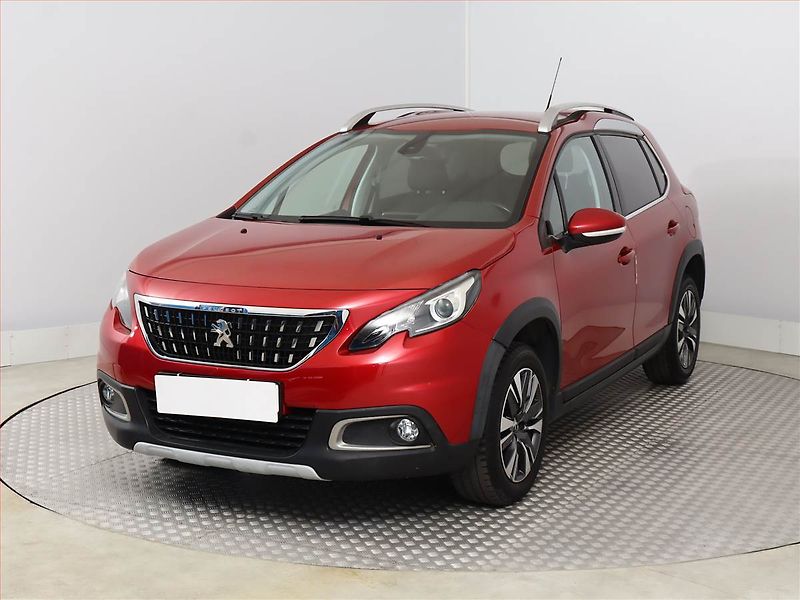 Peugeot 2008 (2018) 1.2 PureTech, ČR,1.maj - fotka 2 z 12