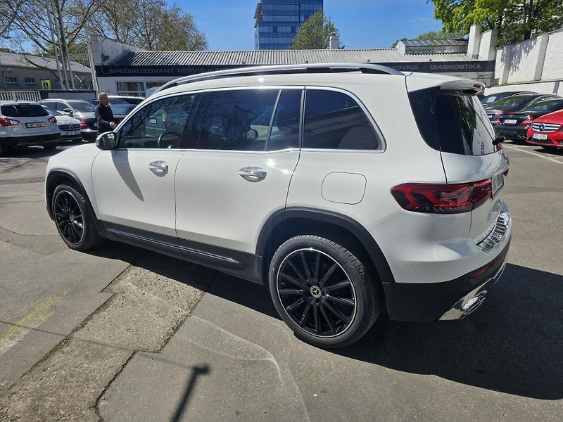 Mercedes-Benz GLB 200d 4M AMG 7míst - fotka 23 z 48