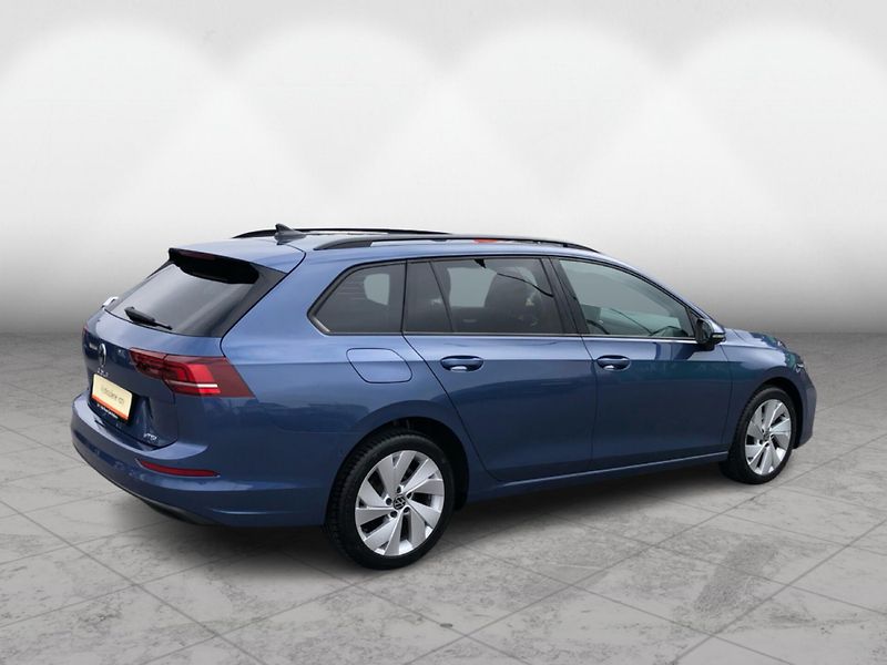 Volkswagen Golf 1.5 eTSi DSG 7st. LIFE - fotka 2 z 29