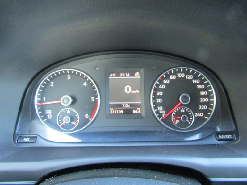 Volkswagen Touran (2011) 1.6 TDI 77kW  ROZVODY - fotka 31 z 47