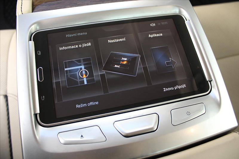 BMW Řada 7 750Li xDrive LASER MASÁŽE ČR - fotka 32 z 44
