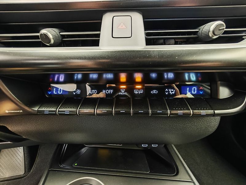 Lexus UX 300h 300h 4x2 F Sport Design - fotka 35 z 40