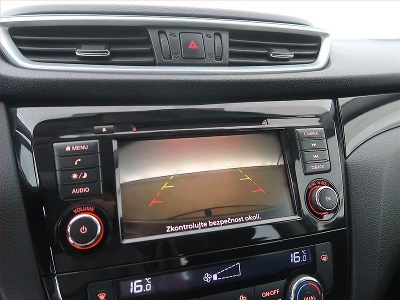Nissan Qashqai (2021) 1.3 DIG-T, ČR,1.maj - fotka 16 z 16