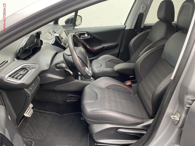 Peugeot 208 (2019) 1.2 PT, GT Line, AT, panor - fotka 9 z 18