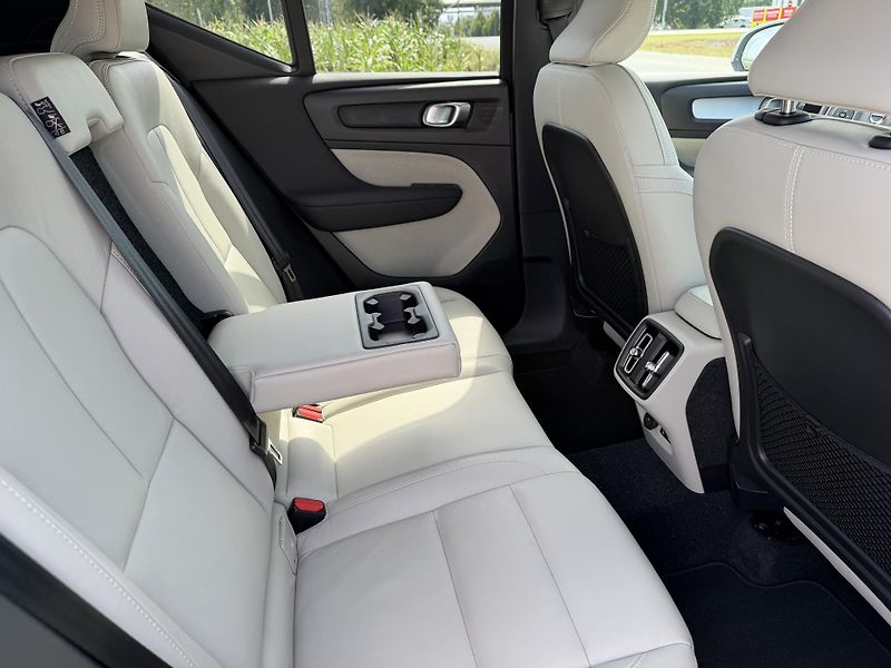 Volvo XC40 2.0 T4 4X4 360K KŮŽE ČR DPH! - fotka 36 z 45