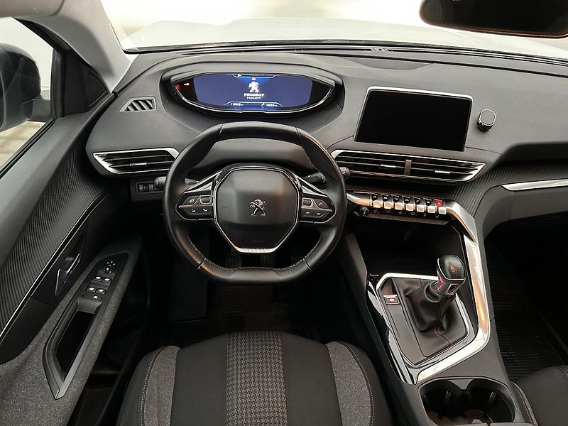 Peugeot 3008 1.2 T ACTIVE - fotka 19 z 26