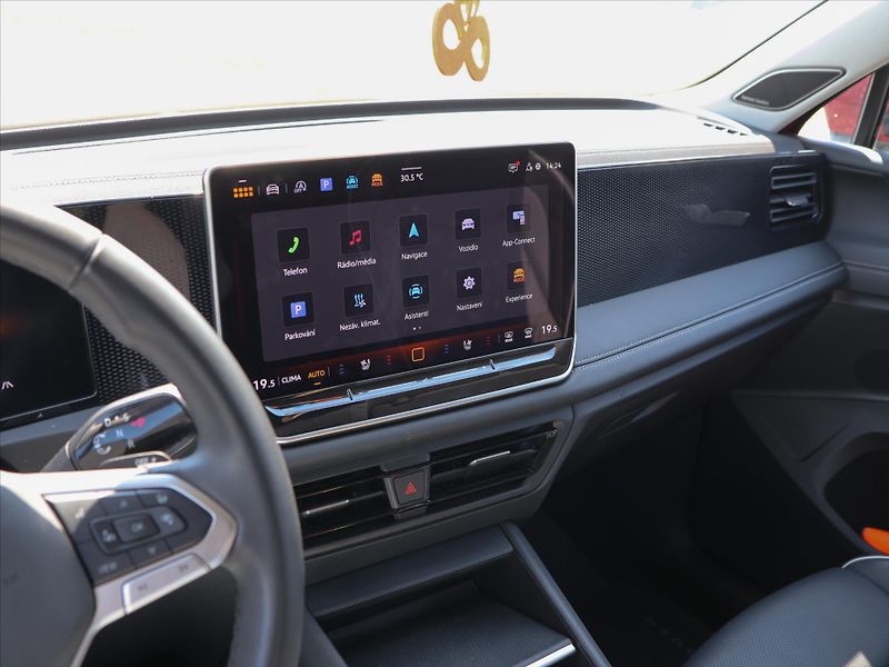 Volkswagen Tiguan 1,5 eTSI 110kW mHEV DSG CZ DPH - fotka 26 z 38