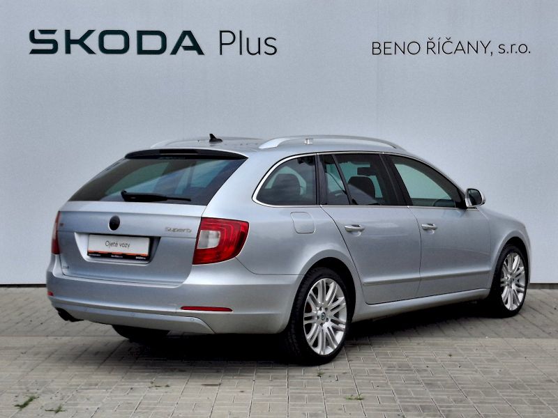 Škoda Superb (2012) Combi Elegance 2,0TDi 125kW DS - fotka 2 z 33