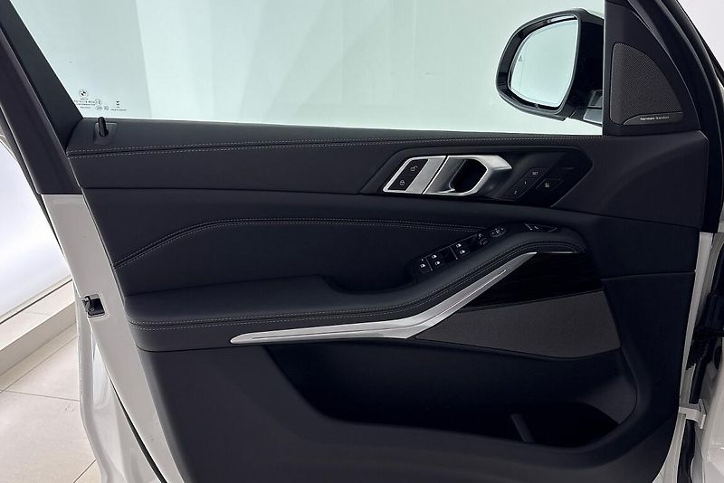BMW X5 xDrive30d - fotka 16 z 24
