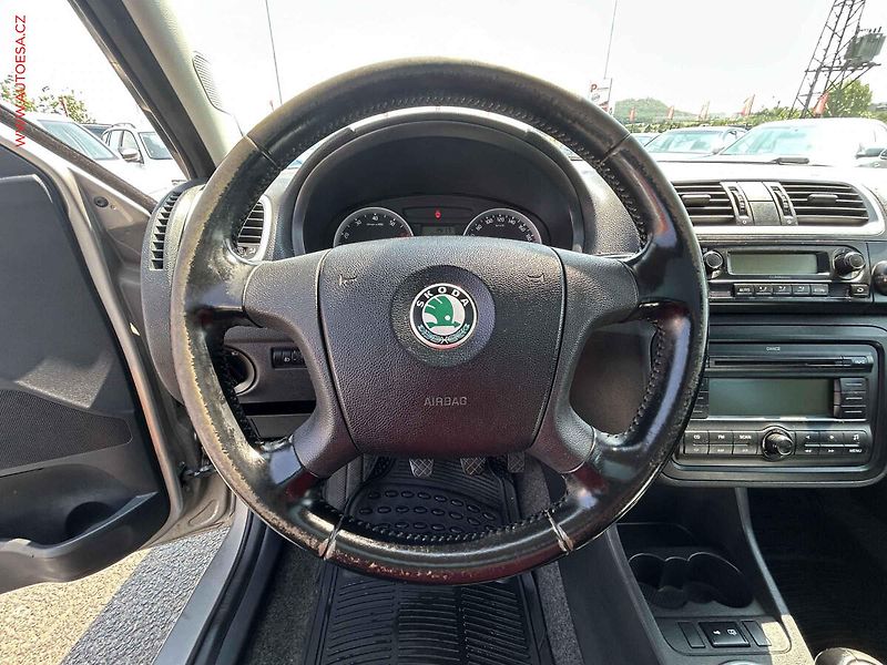 Škoda Roomster (2009) 1.4 MPi, AC, panor. - fotka 12 z 15