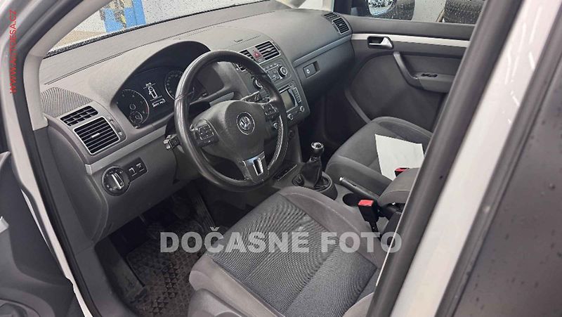 Volkswagen Touran (2012) 2.0 TDI, panorama, autoAC - fotka 3 z 3