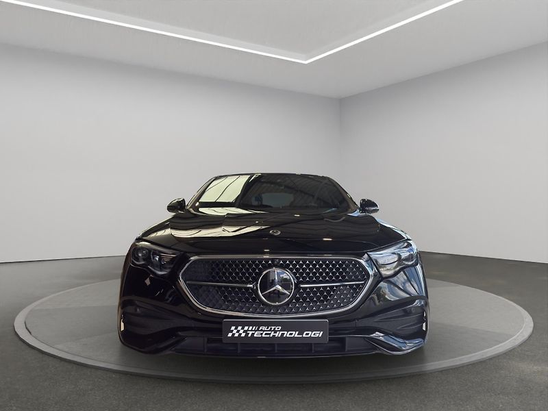 Mercedes-Benz Třídy E (2025) E 300 de 4MATIC sedan - fotka 2 z 20
