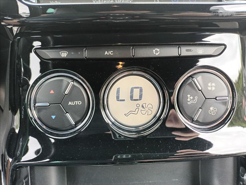 Citroën DS3 1,2 PT,81KW,DIGIKLIMA,KOLA - fotka 31 z 47