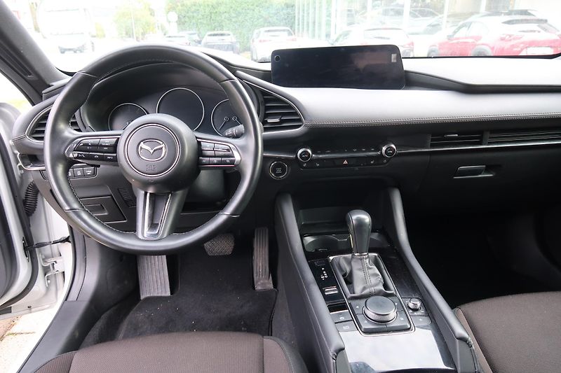 Mazda 3 2,0 X186 AT AWD, Bose,360°kam. - fotka 13 z 29