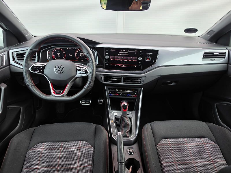 Volkswagen Polo GTI 2.0TSI DSG 152kW DPH 1.Maj - fotka 5 z 22