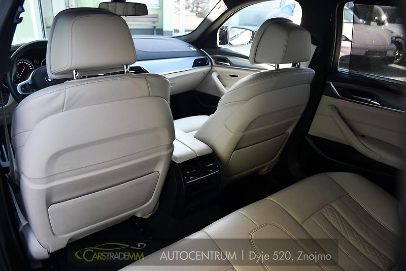 BMW Řada 5 520d - fotka 18 z 58