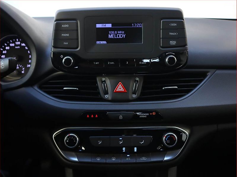 Hyundai i30 (2020) Comfort 1.5 DPI, Serv.kniha - fotka 12 z 18