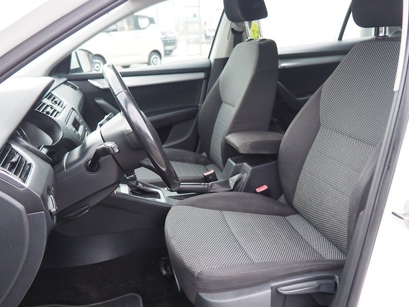 Škoda Octavia (2013) 1.6 TDI, Automat - fotka 10 z 31
