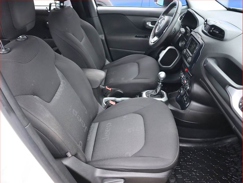 Jeep Renegade (2017) 2.0 MultiJet, 4X4, Serv.kniha - fotka 9 z 17