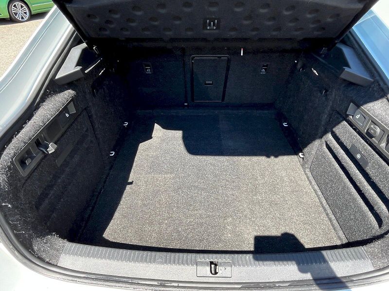 Škoda Superb (2022) 2.0 TSI 206kW SportLine 4x4 DS - fotka 9 z 27