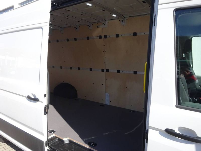 Volkswagen Crafter (2025) skříň 35 103kW 6G FWD DR - fotka 22 z 29